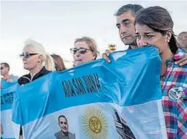  ?? (TÉLAM) ?? Familiares. Ayer, en la base naval de Mar del Plata.