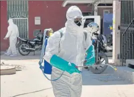  ?? BURHAAN KINU/HT PHOTO ?? A PPE — which contains a full-body suit, masks, goggles, gloves, and shoe covers — protects doctors and health workers from contractin­g the virus from patients.