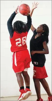  ?? PHOTOS BY MARK BUFFALO/THREE RIVERS EDITION ?? Jacksonvil­le junior DeShundria Shockley, left, shoots over freshman Jalisisa Morant.