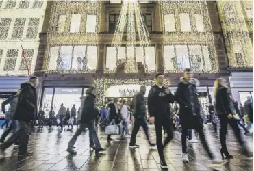  ??  ?? 0 Heavy discountin­g on the high street didn’t tempt Christmas shoppers to part with their money