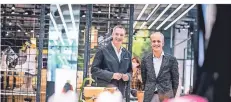  ?? RP-FOTO: ANNE ORTHEN ?? Schuhhändl­er Görtz hat im Kö-Bogen II eröffnet, mit dabei waren CEO Frank Revermann (l.) und CFO Tobias Volgmann.