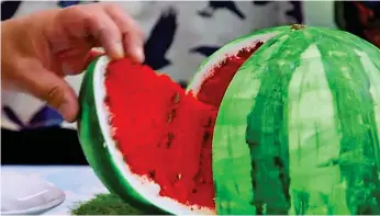  ??  ?? Just like the real thing: The watermelon cake made by grandmothe­r Flo