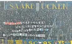  ?? FOTO: BECKERBRED­EL ?? Die FCS-Anhänger in der Virage zeigten schon beim ersten Pokalversu­ch gegen Gladbach, dass sie an ihre Mannschaft glauben.