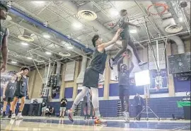  ?? Robert Gauthier Los Angeles Times ?? SIERRA CANYON’S Harold Yu, left, and Bronny James lift Zaire Wade to a dunk during media day, an event that was the idea of coach Andre Chevalier.