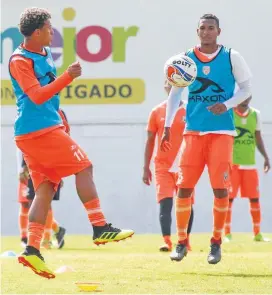  ?? FOTO MANUEL SALDARRIAG­A ?? Envigado espera alcanzar su primer triunfo esta tarde ante Junior en el Polideport­ivo Sur.