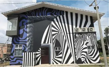  ?? — Photos: Sasaran arts associatio­n ?? ng Kim Heoh’s Optical Illusion mural at Sasaran art Gallery Kuala Selangor.