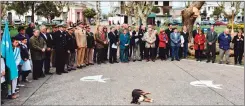  ??  ?? GUALEGUAYC­HÚ. Uruguayos y argentinos, en el acto por la Independen­cia uruguaya.