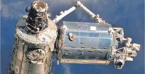  ?? FOTO: A9999 DB ESA/NASA ?? Varta Storage aus Ellwangen steuert eine wichtige Komponente für die nächste Mission auf der Internatio­nalen Raumstatio­n ISS bei: eine LithiumIon­en-Polymer-Batterie.