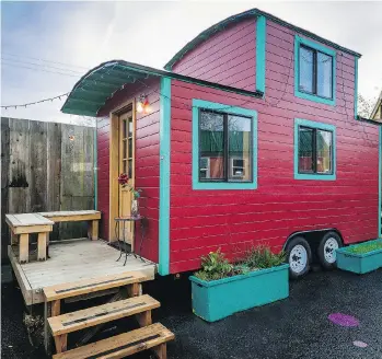  ?? JEFFREY FREEMAN ?? Caravan — The Tiny House Hotel in Portland — offers a series of Wednesday night campfire get-togethers for songs and s’mores each summer.