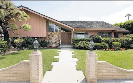  ?? Genaro Molina Los Angeles Times ?? THE SPLIT-LEVEL house on Dilling Street in Studio City served as the iconic exterior of the “Brady Bunch” family home.