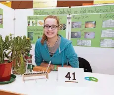  ??  ?? Sarah Marie Mattheus (14) vom Lise-Meitner-Gymnasium in Geldern arbeitete mit Wolfsmilch­gewächsen.