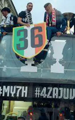  ??  ?? Tour
Il numero di scudetti portato in giro dal bus della Juve per la festa. Stesso numero sul sito ufficiale