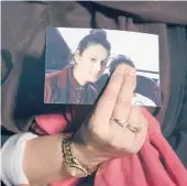  ?? LAURA LEAN/GETTY-AFP 2015 ?? Renu Begum holds a picture of her sister, Shamima Begum, who’s tried to regain U.K. citizenshi­p after leaving London to join the Islamic State in Syria.