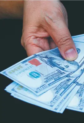  ?? / Getty Images ?? El dólar ha subido más de $120 en agosto.