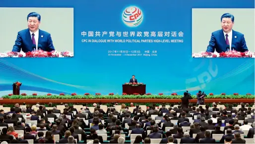  ??  ?? Le 1er décembre 2017, au Grand Palais du Peuple de Beijing, Xi Jinping prononce un discours lors du Dialogue de haut niveau entre le PCC et des partis politiques du monde.
