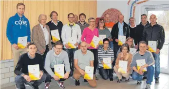  ?? FOTO: WOLFGANG FRITZ ?? Für gute Jugendarbe­it im Tennis-Bezirk E wurden 22 Vereine bei der Mitglieder­versammlun­g geehrt - darunter auch der TB Weilheim.