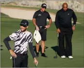  ?? CHRISTIAN PETERSEN — GETTY IMAGES ?? Stephen Curry reacts to a missed putt as Phil Mickelson and Charles Barkley look on during the Champions For Change match in November.
