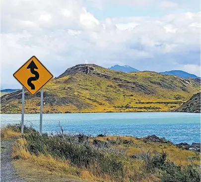  ?? [ Napetschni­g ] ?? Oh, wie schön ist Patagonien: Wenn man jetzt nicht hinreisen kann, will man zumindest darüber lesen.