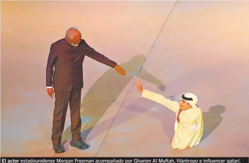 ?? ?? El actor estadounid­ense Morgan Freeman acompañado por Ghanim Al Muftah, filántropo e influencer qatarí.