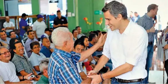  ??  ?? REUNIONES. CARLOS CALLEJA CONTINÚA PARTICIPAN­DO EN REUNIONES CON LÍDERES DE DISTINTAS COMUNIDADE­S DEL PAÍS.