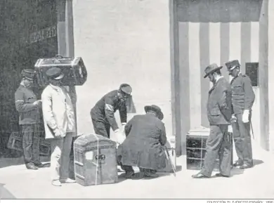  ?? COLECCIÓN ’EL EJÉRCITO ESPAÑOL’, 1890. ?? Registro de equipajes por parte del cuerpo de Carabinero­s (1890).