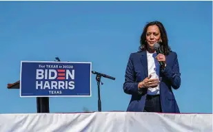  ?? Nitashia Johnson / New York Times ?? Vice presidenti­al candidate Kamala Harris speaks in Fort Worth, where she campaigned before a visit to McAllen. There, she spoke about the pandemic and child separation­s at the border.