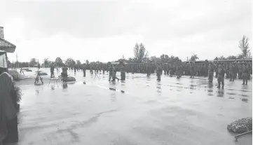  ??  ?? A section of the army personnel taking part in the parade marking Army Day at Kem Penrissen.