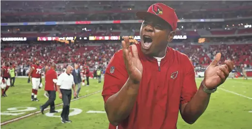  ?? MICHAEL CHOW/THE REPUBLIC ?? Cardinals offensive coordinato­r Byron Leftwich celebrates Sunday’s win over the 49ers.