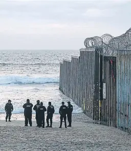  ?? FOTO: AGENCIA AFP ?? La Policía Federal de México mantiene la seguridad en la frontera con Estados Unidos para brindarle protección a los migrantes. Agencia AFP