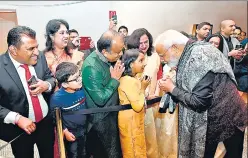  ?? PIB ?? Prime Minister Narendra Modi receives a warm welcome from the Indian diaspora, in Berlin.