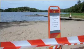  ?? Bild: PASI HAKOPURO ?? BADPLATS. Vid sjön Lille Väktor, Hjärtum i Lilla Edets kommun larmar kommuninvå­nare om pålar i vattnet.