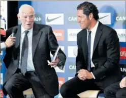  ?? ?? Luis Aragonés y Simeone, en un acto del Atlético en 2013.