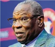  ?? Karen Warren / Houston Chronicle ?? Dusty Baker Jr. habla sobre su partida de los Astros y de su retiro el 26 de octubre en Minute Maid Park.