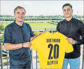  ?? FOTO: B. DORTMUND ?? Michael Zorc, director deportivo del Borussia (izquierda), fue muy claro