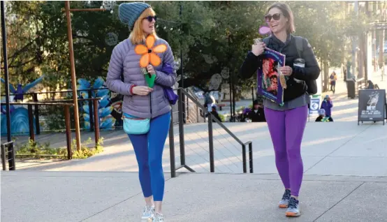  ?? MAURY PHILLIPS/GETTY IMAGES ?? Attendees at the 2022 Walk to End Alzheimer’s in Los Angeles on Nov. 5. Education and communicat­ion are two of the best ways to further empower women to face this issue.