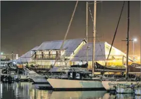  ?? ?? Sleek: The restaurant at the Durban Yacht Mole, 9th Avenue Waterside, has a cool, clean and contempora­ry look.