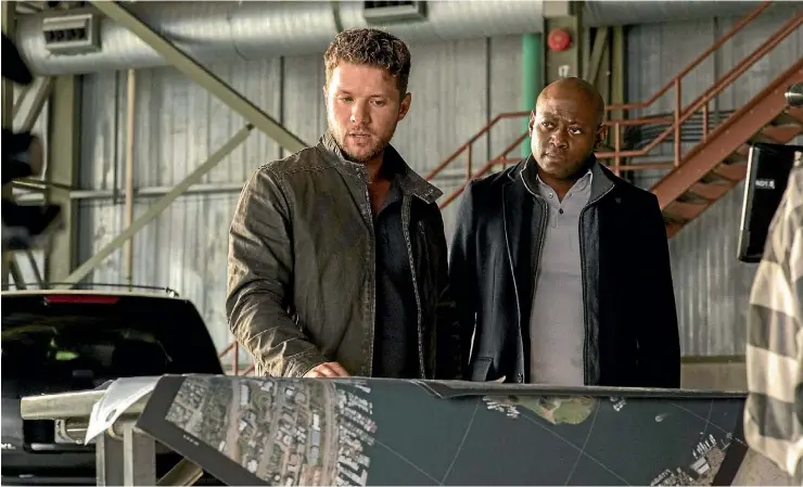  ??  ?? Ryan Phillippe and Omar Epps star in the new Netflix series Shooter.