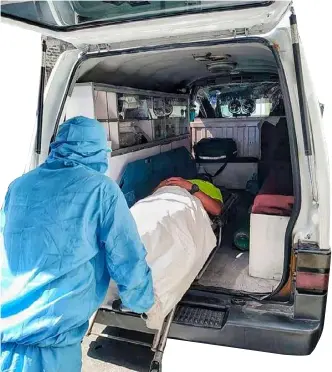  ?? PHOTOGRAPH BY CHERK BALAGTAS FOR THE DAILY TRIBUNE ?? PATIENT is prepared to be safely transporte­d to a hospital by a medic of an ambulance crew.