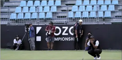  ?? LEE JIN-MAN — THE ASSOCIATED PRESS ?? Tiger Woods lines up a putt before an empty grandstand on the 18th green during the second round of the Zozo Championsh­ip PGA Tour in Inzai Japan on Saturday.