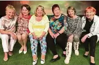  ??  ?? Vor drei Jahren spielte Heidi Weigelt (70, v.l.) an der Comödie mit den „Kalender Girls“Renate Blume (76), Angelika Mann (71), Walfriede Schmitt (77),
Uta Schorn (73) und Viktoria Brams (75).