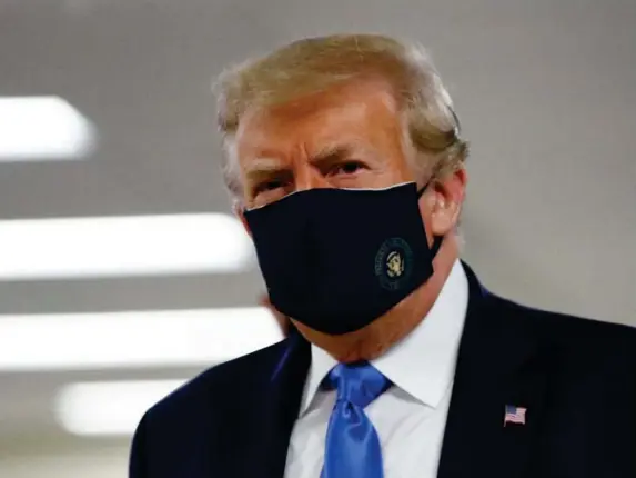  ?? (AP) ?? The president and PM have taken up face-mask wearing at the same time