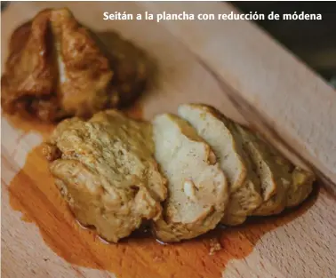  ??  ?? Seitán a la plancha con reducción de módena