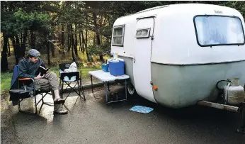  ?? NICHOLE HUCK ?? Shawn Fraser outside his 1972 Boler on the family of five’s four-month 17,000-kilometre road trip