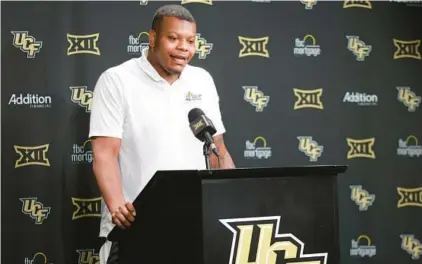  ?? RICH POPE/ORLANDO SENTINEL ?? UCF transfer quarterbac­k KJ Jefferson, who spent the last five seasons at Arkansas, speaks at a news conference in January.
UCF FOOTBALL