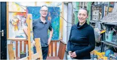  ?? FOTO:TL ?? Der Fotograf Thomas Lammertz und die Malerin Mauga Houba-Hausherr zeigen Krefeld wie es ist und wie es sein könnte.