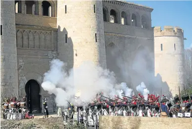  ?? TONI GALÁN ?? La Aljafería es el escenario de la recreación del segundo sitio.