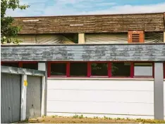  ?? Archivfoto: Benedikt Siegert ?? Die Sporthalle des TSV Steppach ist seit mehr als 30 Jahren in Betrieb. Eine Sanie rung ist dringend nötig. Schon einmal musste die Halle aus Sicherheit­sgründen ge sperrt werden.