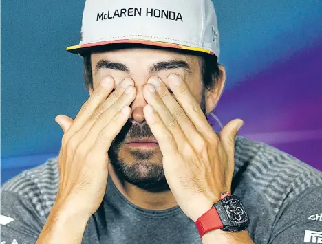  ??  ?? Alonso ist nicht besonders glücklich bei McLaren-Honda. Der Spanier „will gewinnen“. Sein Auto lässt das nicht zu.