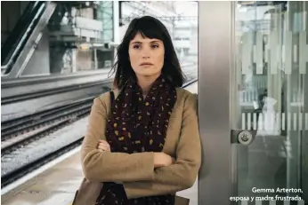  ??  ?? Gemma Arterton, esposa y madre frustrada.