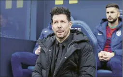  ?? FOTO: GETTY ?? Diego Simeone en el banquillo del Nuevo Mirandilla en Cádiz